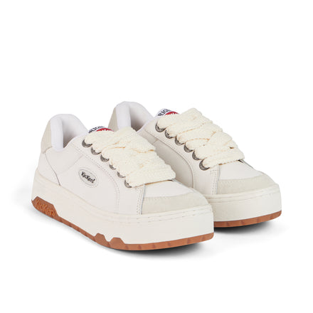 Front ¾ right of Adult Unisex 70 Lo Trainers Leather White