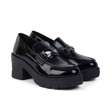 Front ¾ right of Adult Women Edie Loafer Patent Leather Black