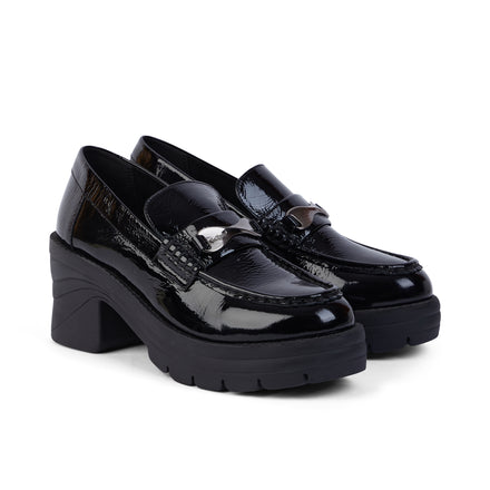 Front ¾ right of Adult Women Edie Loafer Patent Leather Black